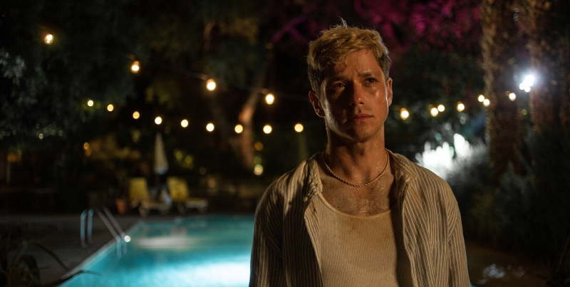 Raviv Ullman in BLO's 2021 production of desert in