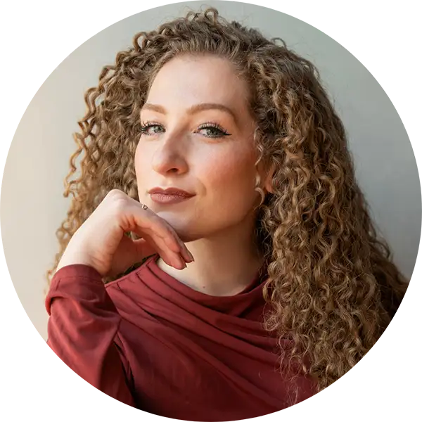 Josie Larsen, soprano